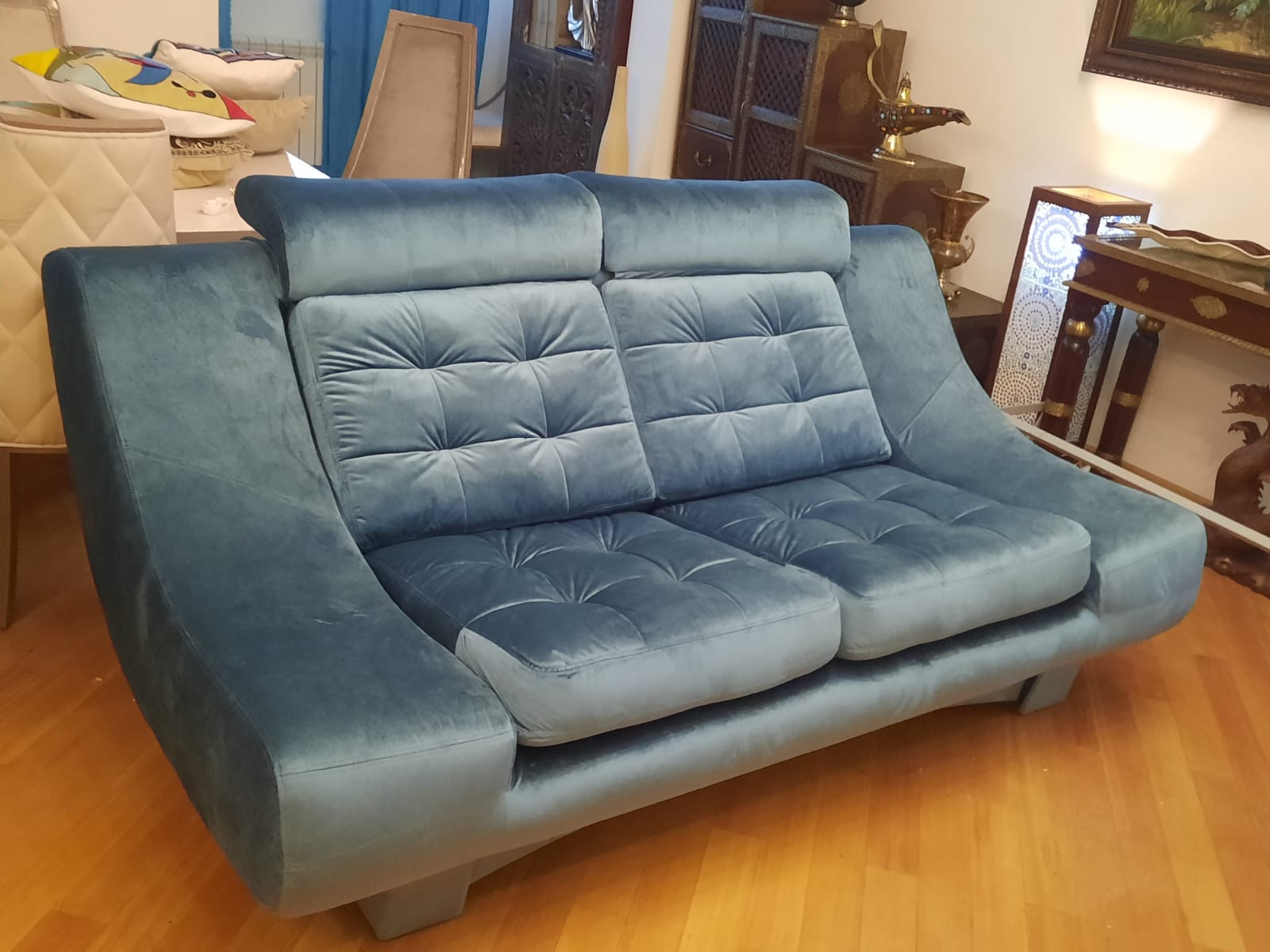 Обивка дивана на дому. Римская